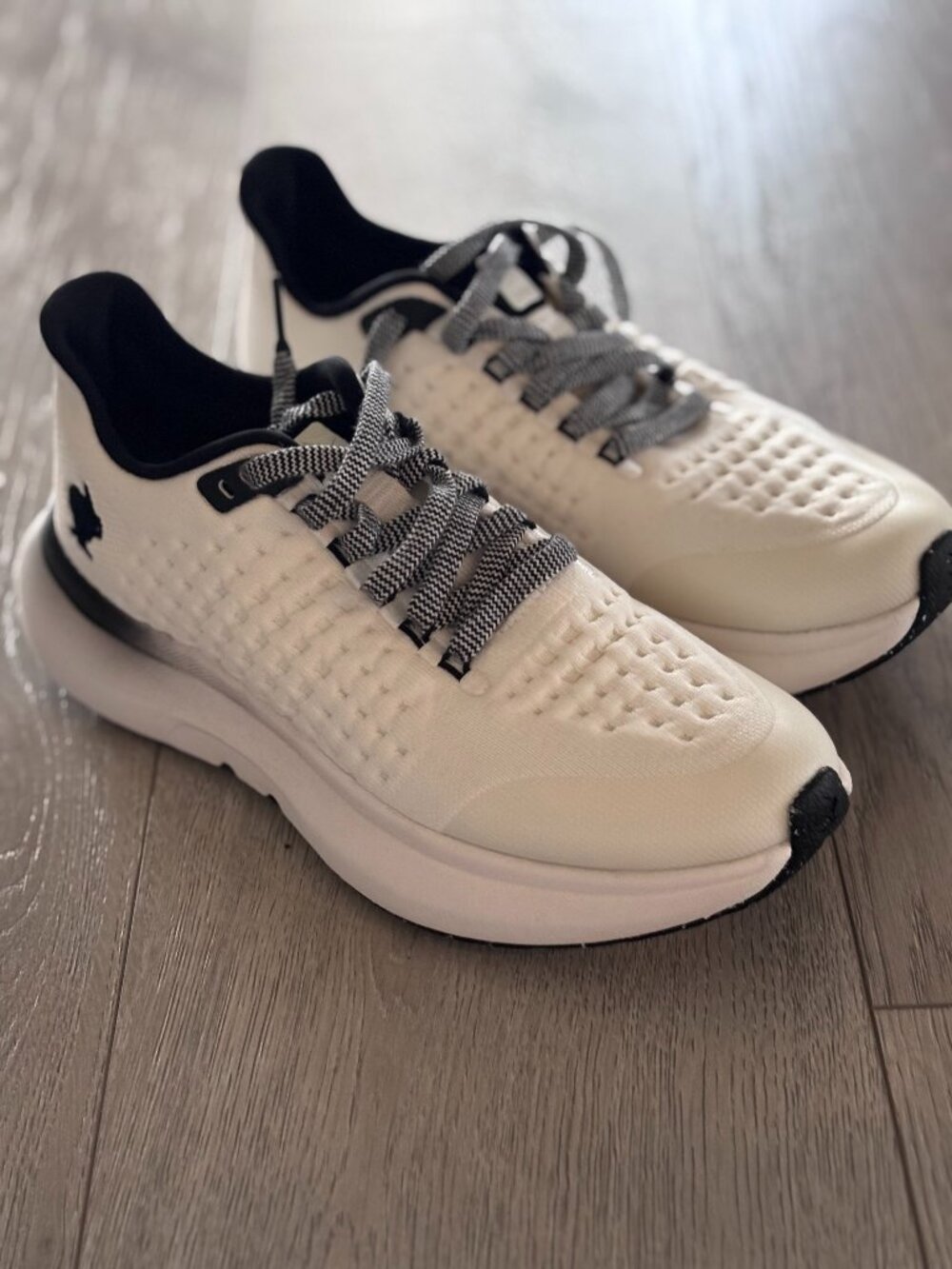 Rabbit Womens Shoes Dream Chaser Size 8.5 Training/Running White Black